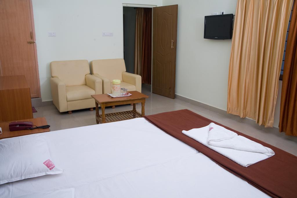 Vihas Inn Tirupati Szoba fotó